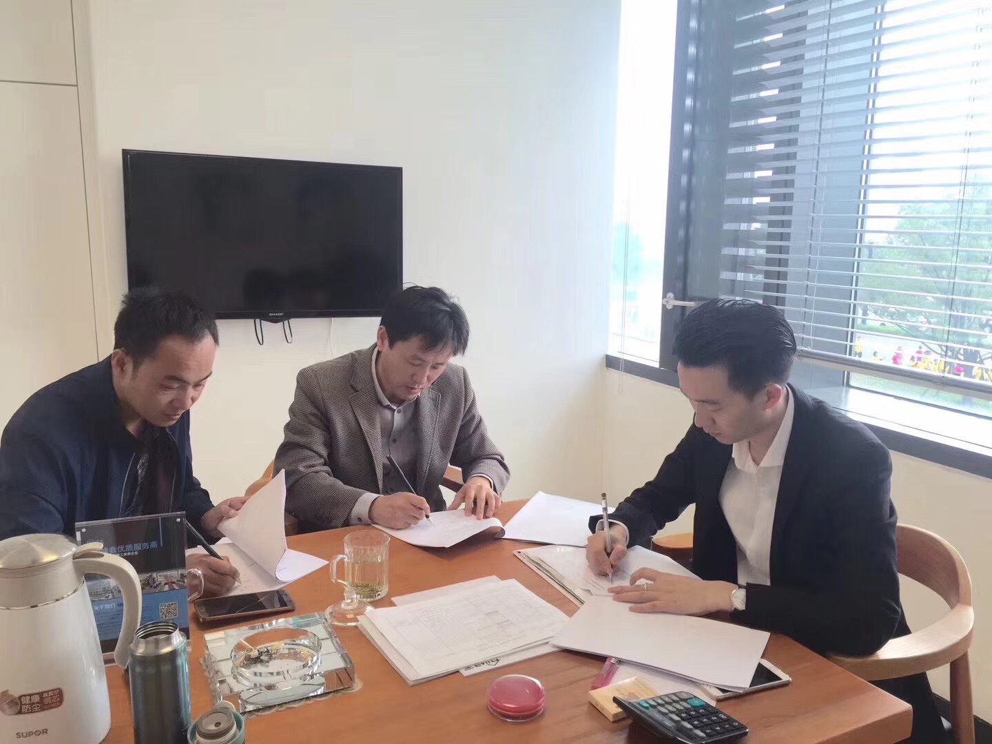 熱烈祝賀王總、葛總簽約創(chuàng)綠家蘇州市區(qū)級代理！