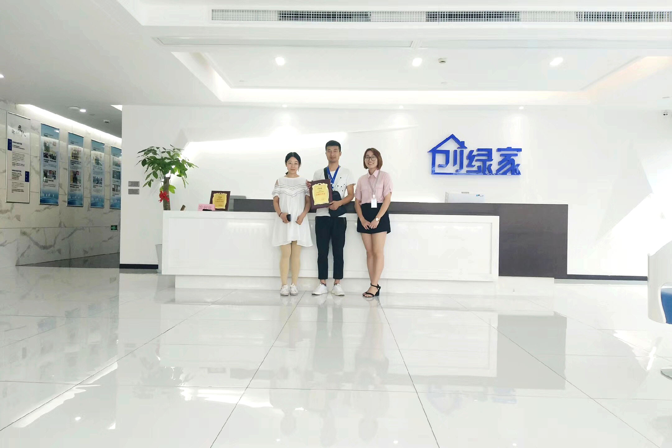 熱烈祝賀段總夫婦簽約創綠家宜昌市區級代理！