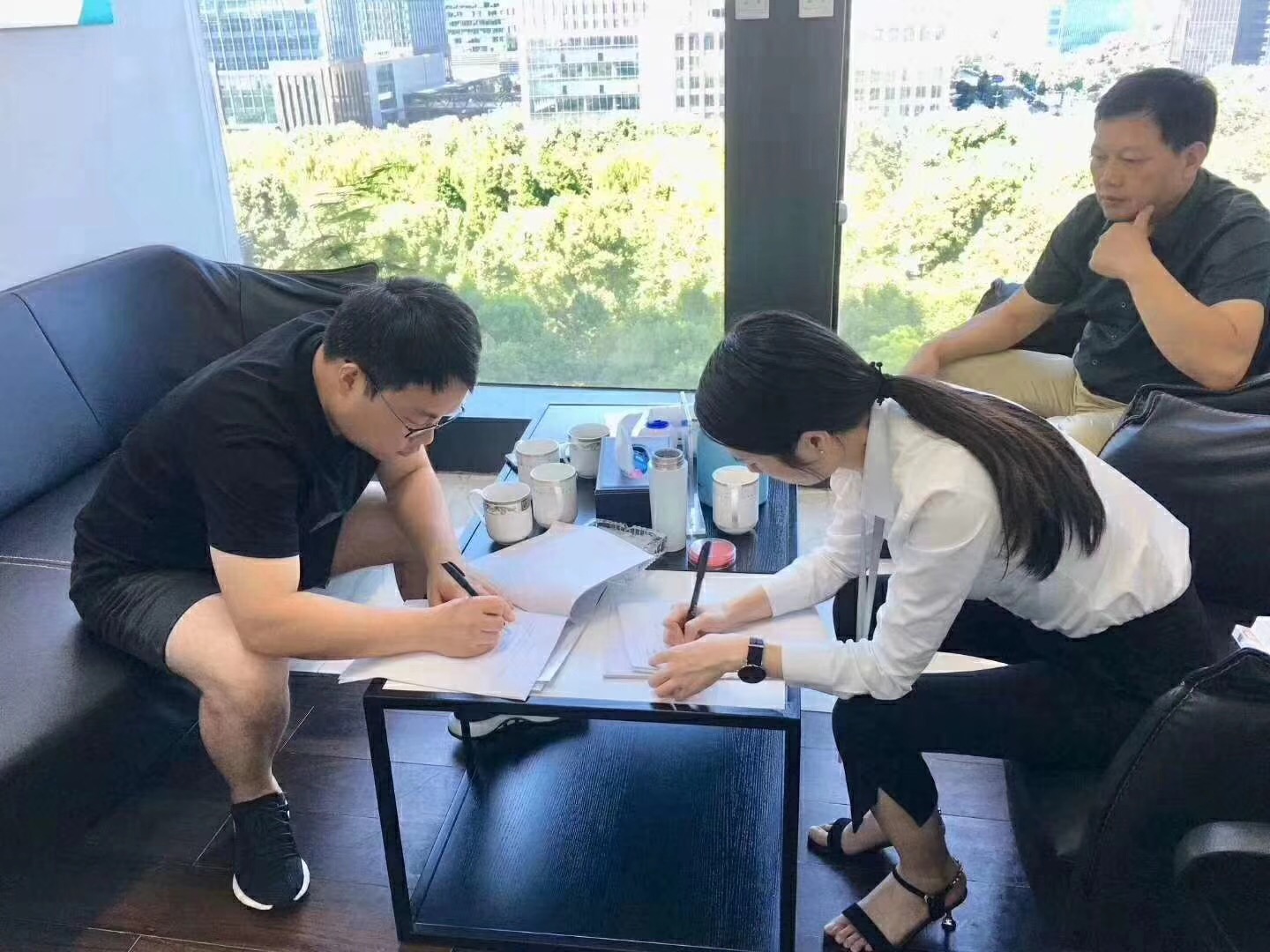 熱烈祝賀王總一家簽約創(chuàng)綠家江蘇省縣級(jí)市代理！