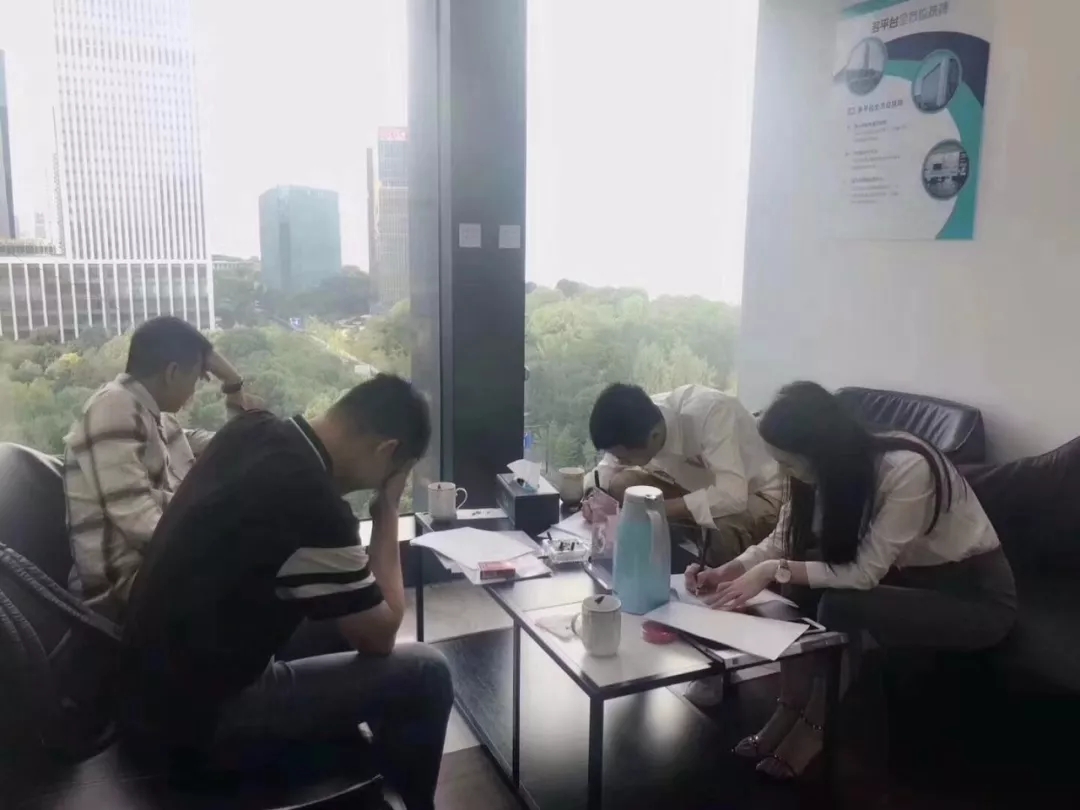 熱烈祝賀馮總、李總、龔總簽約創(chuàng)綠家清遠(yuǎn)市區(qū)級代理！
