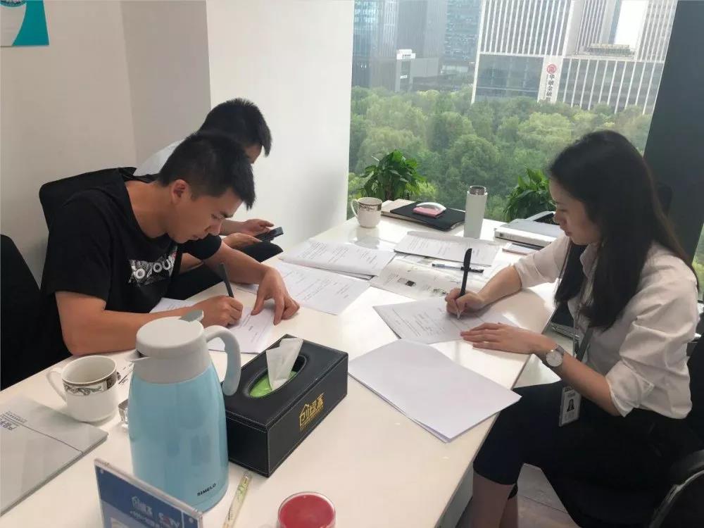 熱烈祝賀羅總簽約創綠家貴州省遵義市區級代理！