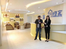 熱烈祝賀何總簽約創(chuàng)綠家上海市區(qū)級代理！
