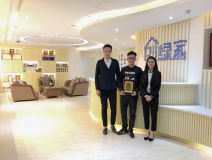 熱烈祝賀龍總、趙總簽約創綠家南京市區級代理！